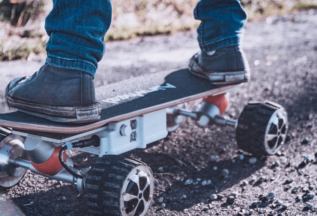 Airwheel M3 electric skateboards