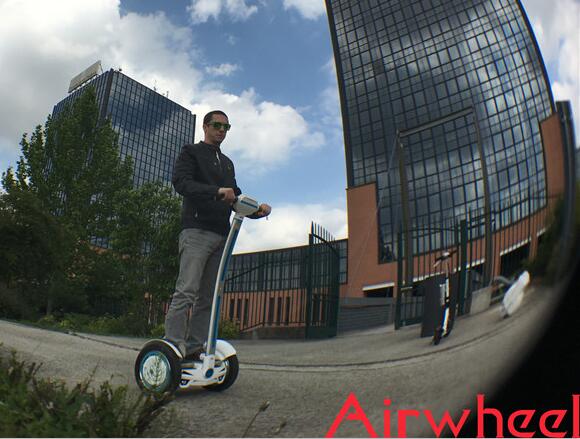 Thanks to its small size and light weight, people can put Airwheel in backpack or store it any small place easily. 