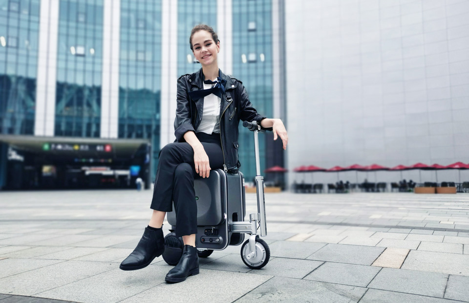 Airwheel SE3 smart luggage