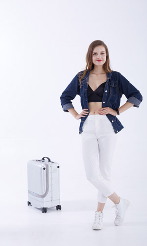 Airwheel SR5 self-following suitcase