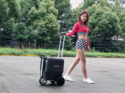 Airwheel SE3 rideable luggage