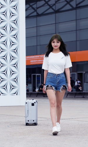 Airwheel SR5 smart luggage