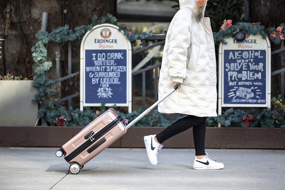 Airwheel SR5 self-following suitcase