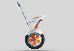 Airwheel auto-equilibrio scooter de A3 eléctrico está equipado con una silla de montar de cuero, creando así un nuevo modo de montar.