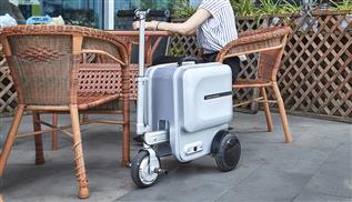 Airwheel SE3 rideable luggage