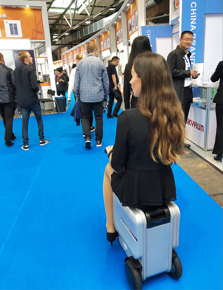 Airwheel Riding suitcase